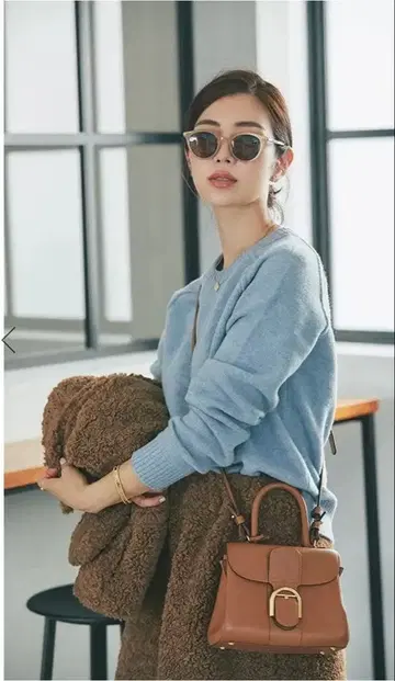 세븐틴 베이직 크루넥 니트