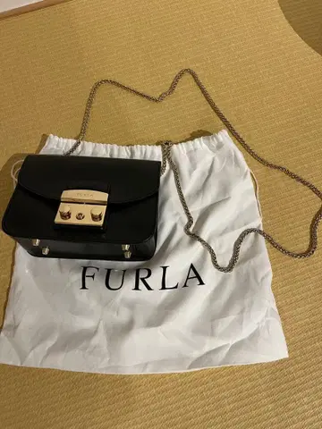 [ 새상품급 ] FURLA 블랙 체인 숄더백