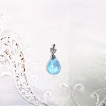 블루 토파즈 펜던트 탑