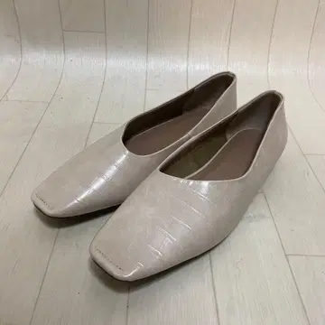 [ 미사용 새상품 ] 미오노티스 아지메컷 펌프스 플랫슈즈