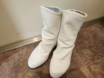 화이트 사이드 지퍼 부츠 중 힐