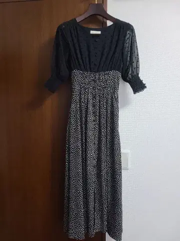 MIEL INVARIANT 도트 무늬 맥시 원피스