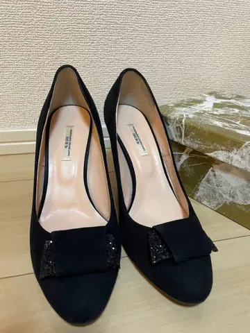 블랙 스웨이드 하이힐 리본 포함