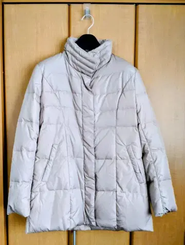 새상품 리플렉트 베이지 다운 코트