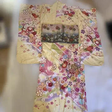 후리소데와 오비 세트 고전 패턴