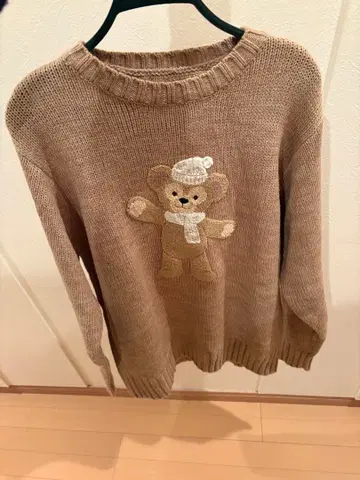 더피 자수 니트 스웨터 디즈니씨