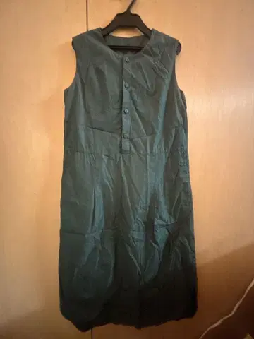 FIL DE FER 필데페르 그린 슬리브리스 무릎 기장 원피스