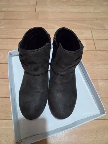 마셰리파쥬 블랙 스웨이드 부츠