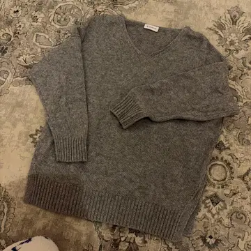 BLENHEIM 그레이 V넥 스웨터 엠플루미