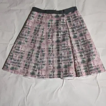 아푸와이저 리셰 핑크와 그레이 트위드 조 플레어 스커트