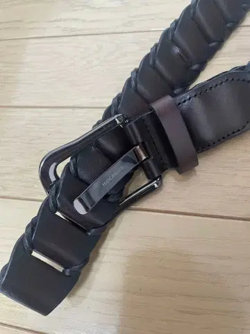 새상품!! 하이 다크 브라운 뜨개질 가죽 벨트