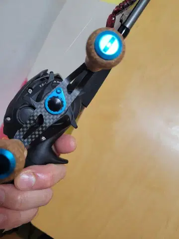 버스 라이즈 베이트릴 오른손 핸들 블랙/블루