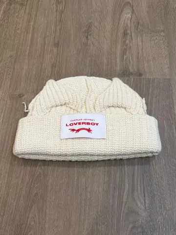 LOVERBOY 아이보리 화이트 니트 모자