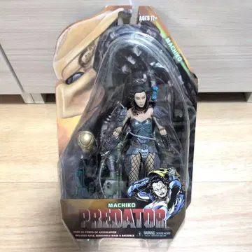 NECA 마치코 프레데터 피규어