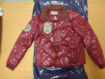 AVIREX 빨간색 다운 자켓, 사이즈 L, 시착 정도 거의 새상품.