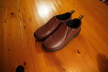 MERRELL 브라운 슬립온 슈즈