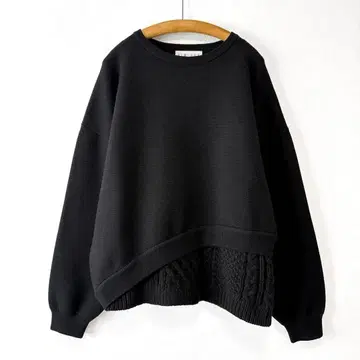 새상품급 RIM.ARK 플레인 케이블 도킹 니트탑 밀라노 리브 블랙