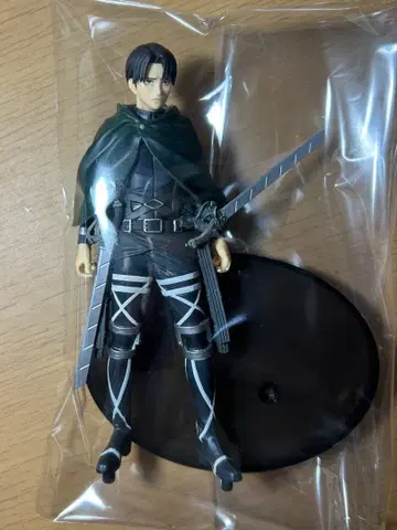 진격의 거인 리바이 피규어