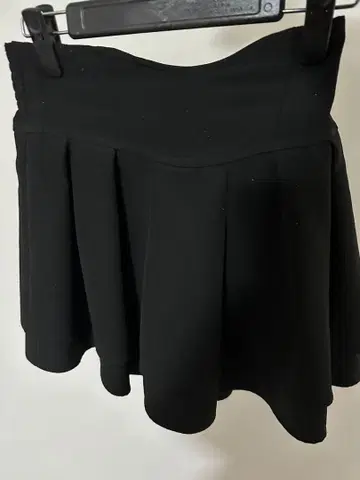 미셸 마카롱 슬림 레그 스커트 S 사이즈 블랙