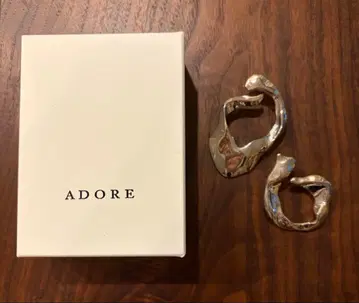 ADORE 귀걸이