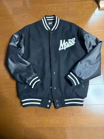 MOBB 바시티 자켓 파일 빅 로고 와펜 자수