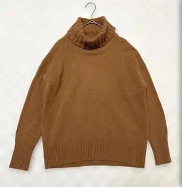 SHIPS 터틀넥 니트 카멜 계열 울 혼방 심플