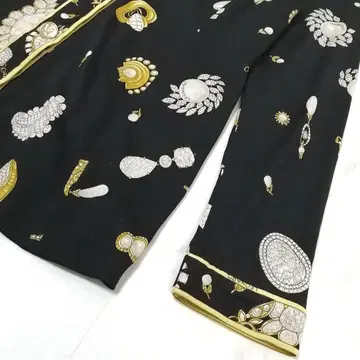 새상품급 레오나르 가디건 상의 울 실크 골드 버튼 M 보석