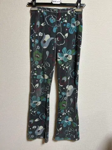 스포티프 그레이 블루 꽃무늬 벨로아 플레어 팬츠 SM