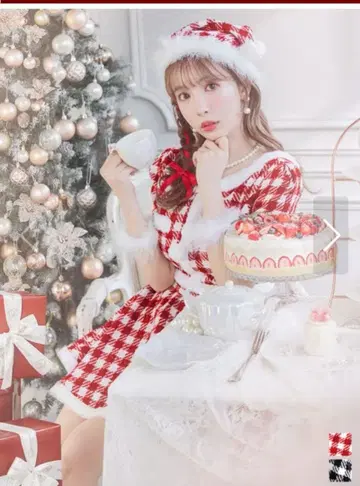 빨간색과 화이트 체크 무늬 산타