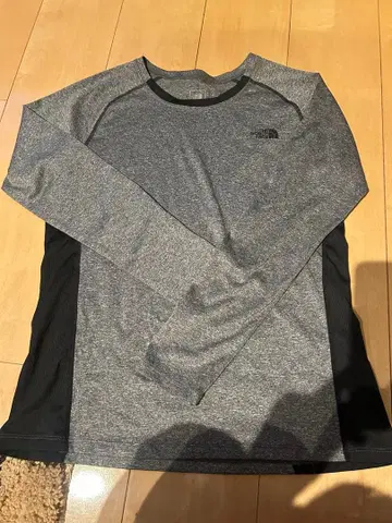 더 노스페이스 긴팔 티셔츠 그레이/블랙