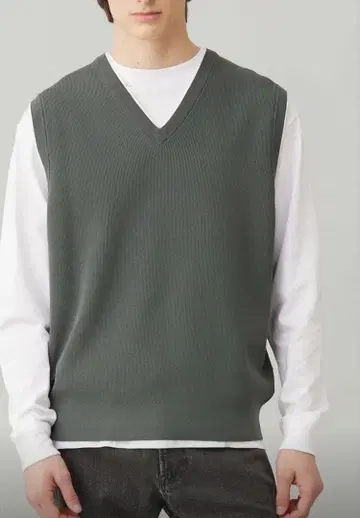 UNFILO 스타일리시 니트 베스트