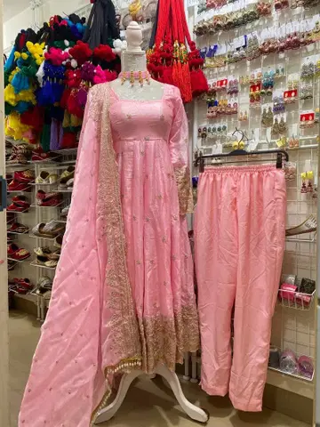 핑크 자수 원피스와 팬츠 세트