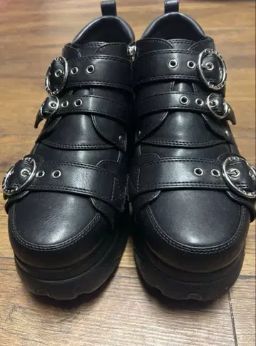 요스케 통굽 스니커즈