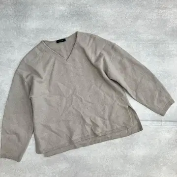 새상품급 울 캐시미어 세븐아이디컨셉 V넥 니트 베이지