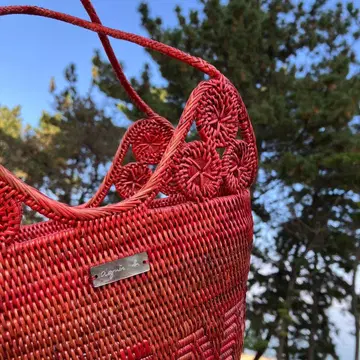 아네스베 라탄 백