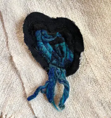 핸드메이드 손뜨개 코사지 브로치 블랙 블루 A-26