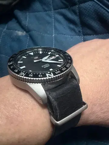 SEIKO 5 스포츠 자동 손목시계 블랙