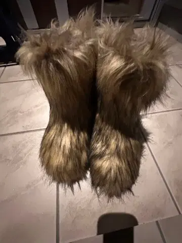 퍼 달린 롱 부츠