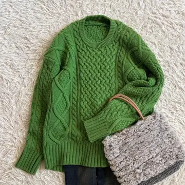 [ 미라 오웬 ] 구축 실루엣 케이블 니트 그린 프리 양모