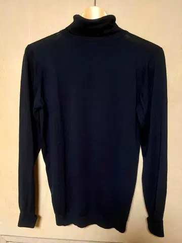 [ 컨디션 최상 ] 존스메들리 터틀넥 니트 네이비 잉글랜드제