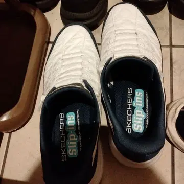 SKECHERS Slip-Ins 화이트 스니커즈