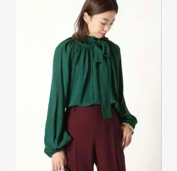 뮤즈 두지엠 클라세 GG SILK 블라우스