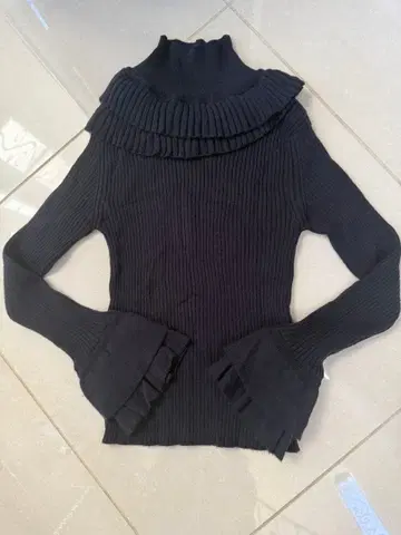 Cygne 넥 프릴 리브 터틀 니트 네이비