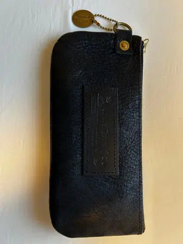 럭키 존 파우치 올 가죽 블랙