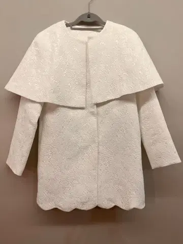 벌스데이 바쉬 화이트 케이프 코트