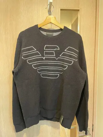 EMPORIO ARMANI 빅 로고 니트