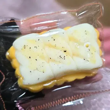 톡톡 물 느낌 터지는 M 사이즈 마쉬멜로우 빵 데니쉬 타바스코 스퀴즈