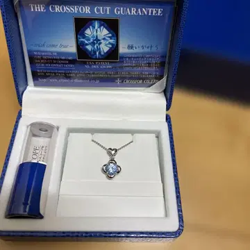 CROSSFOR 꽃 모양 펜던트 파란색 스톤