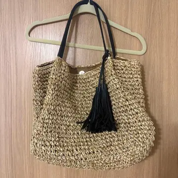 베이지 바스켓백 프린지 참 포함