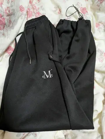 MUCENT 무센트 맨투맨 블랙